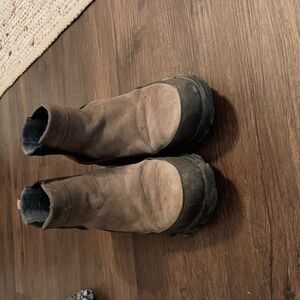 BOGS cedar Chelsea Boots.